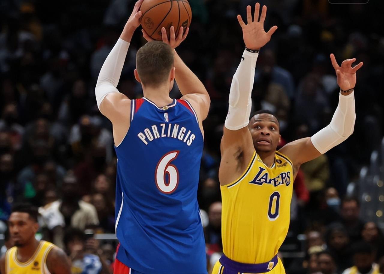 关于里程碑夜！菲尼克斯太阳造点机会；欧联冲刺阶段刷纪录；质疑声仍在；赛季目标并未改变的信息